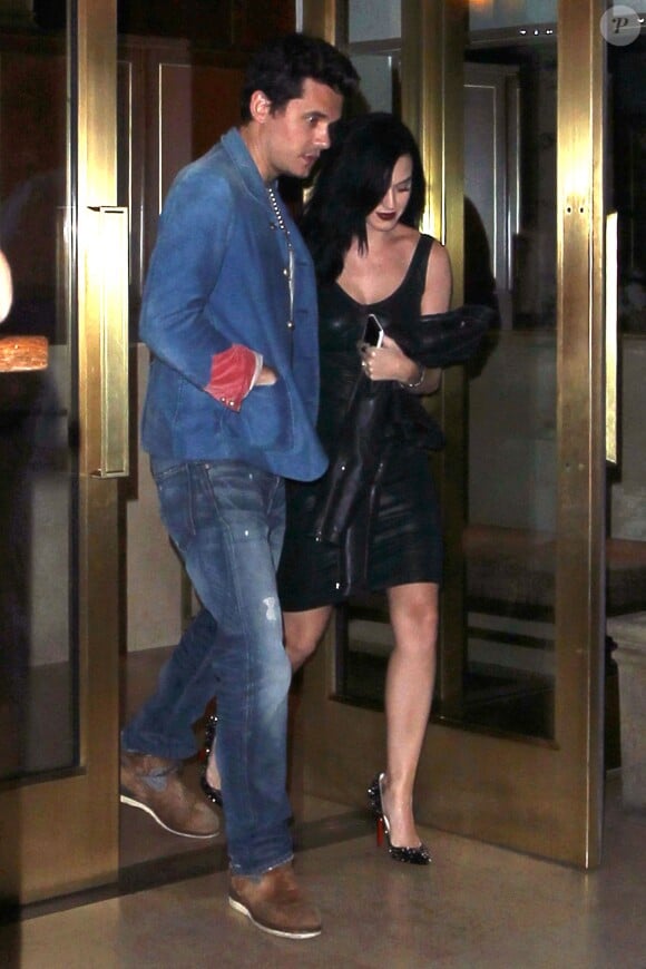 John Mayer et Katy Perry vont dîner au restaurant Tower Bar & Terrace au Sunset Tower Hotel. Le 24 juillet 2013