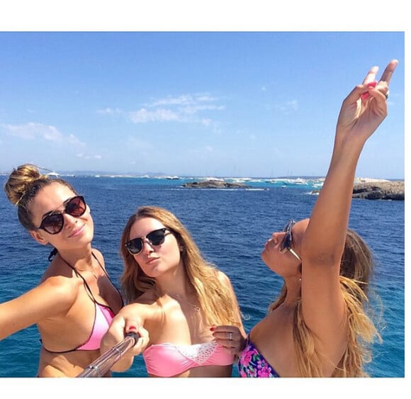 Claudia, la ravissante fille de Fernando Hierro, ancien footballeur du Real Madrid, avec des amies à Ibiza - 2015