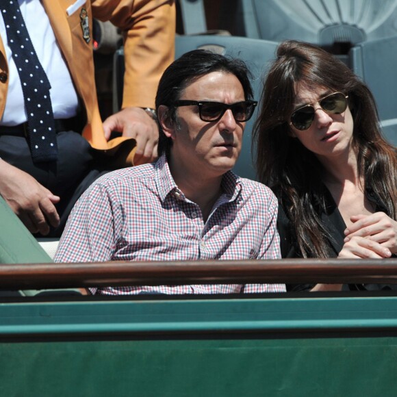 Charlotte Gainsbourg et Yvan Attal aux Internationaux de France de tennis de Roland-Garros à Paris, le 6 juin 2014.