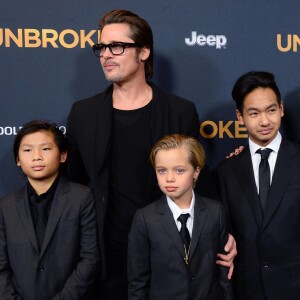 Brad Pitt, Maddox Jolie-Pitt, Pax Jolie-Pitt et Shiloh Jolie-Pitt à la première du film "Unbroken" à Hollywood, le 15 décembre 2014.
