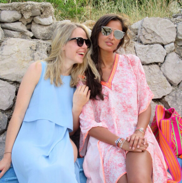 Malika Ménard et une amie en vacances en Croatie. Juillet 2015.