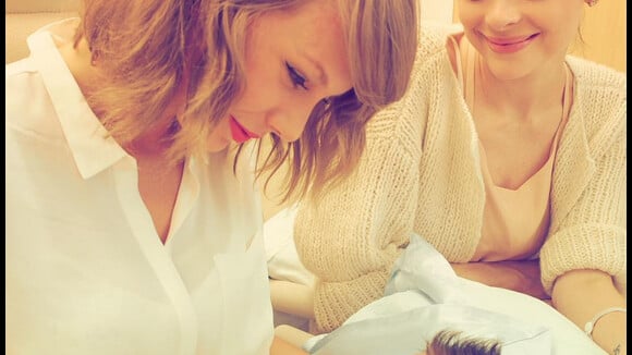 Jaime King présente son bébé Leo Thames à sa marraine, Taylor Swift