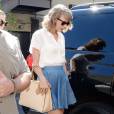 Taylor Swift quitte le Sugarfish avec Jaime King à Beverly Hills, Los Angeles, le 28 juillet 2015.