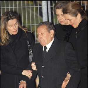 Letizia d'Espagne avec son grand-père Francisco Rocasolano et sa belle-soeur l'infante Elena en février 2007 à Madrid lors d'une messe de funérailles pour sa soeur Erika Ortiz.