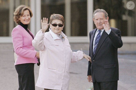 Paloma Rocasolano avec Francisco Rocasolano et son épouse Enriqueta, la mère et les grands-parents de Letizia d'Espagne, en 2005 en visite à la maternité après la naissance de Leonor.