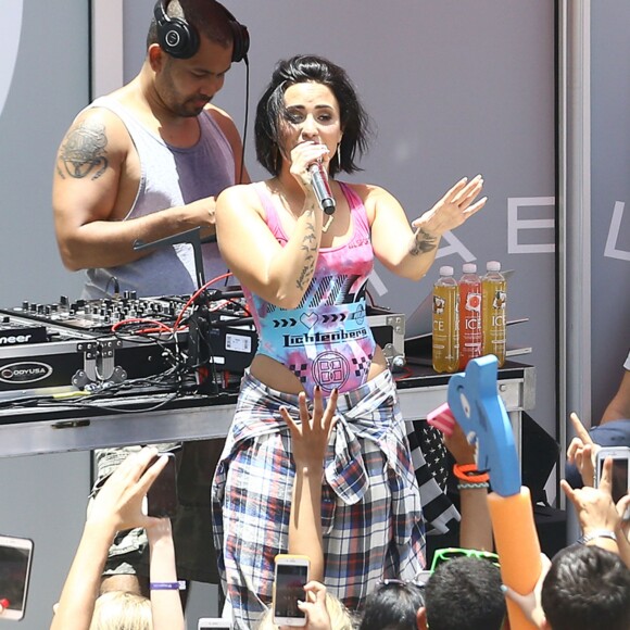 Demi Lovato donne un concert à l'hôtel Fontainebleau à Miami, le 2 juillet 2015.