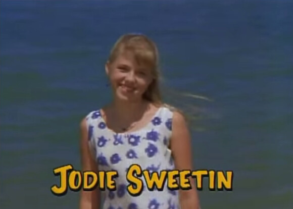Jodie Sweetin - Générique de la série américaine La fête à la maison.