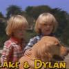Blake et Dylan Tuomy-Wilhoit - Générique de la série américaine La fête à la maison.