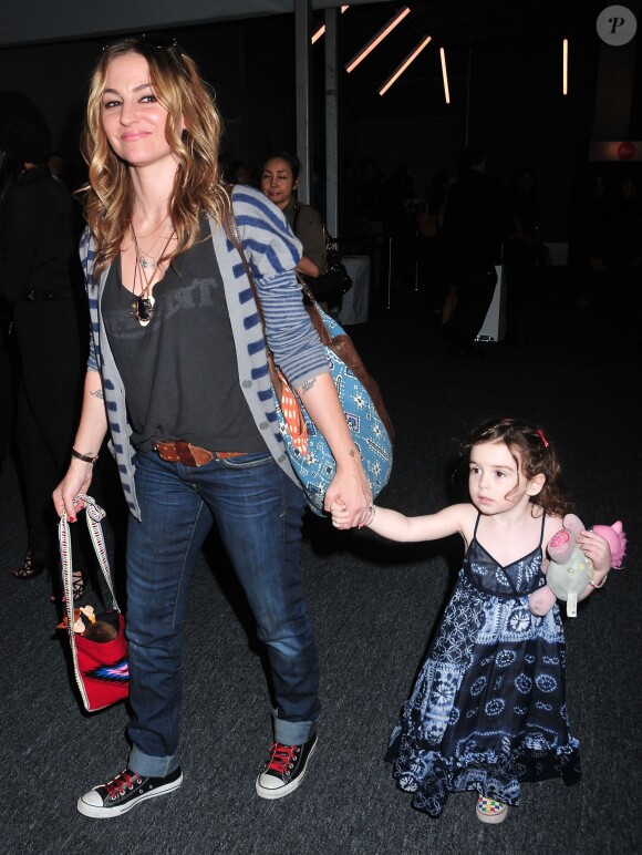 Drea de Matteo et sa fille Alabama Gypsyrose lors de la Mercedes-Benz Fashion Week au Lincoln Center de New York le 11 septembre 2010