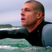 Mick Fanning, attaqué par un requin : Effrayant face-à-face pour son retour