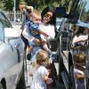 Kourtney Kardashian et ses enfants Penelope et Reign Aston quittent le centre de fitness pour enfants My Gym à Woodland Hills. Los Angeles, le 2 août 2015.