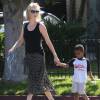 Charlize Theron emmène son fils Jackson chez un ami à Los Angeles, le 3 août 2015. Elle vient d'adopter une petite August.