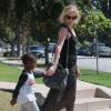 Charlize Theron avec son fils Jackson à Los Angeles, le 3 août 2015.