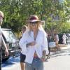 Rita Ora arrive à l'aéroport de Ibiza en Espagne, le 1er aout 2015 