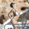 Rita Ora passe une journée entre amis sur un bateau à Formentera, le 3 aout 2015