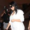 Kim Kardashian enceinte arrive à l'aéroport de Los Angeles en provenance de la Nouvelle-Orléans, le 4 août 2015.