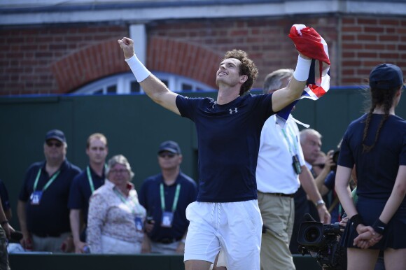 Andy Murray après sa victoire sur Gilles Simon en quart de finale de la Coupe Davis entre la France et la Grande-Bretagne, au Queens Club de Londres, le 19 juillet 2015