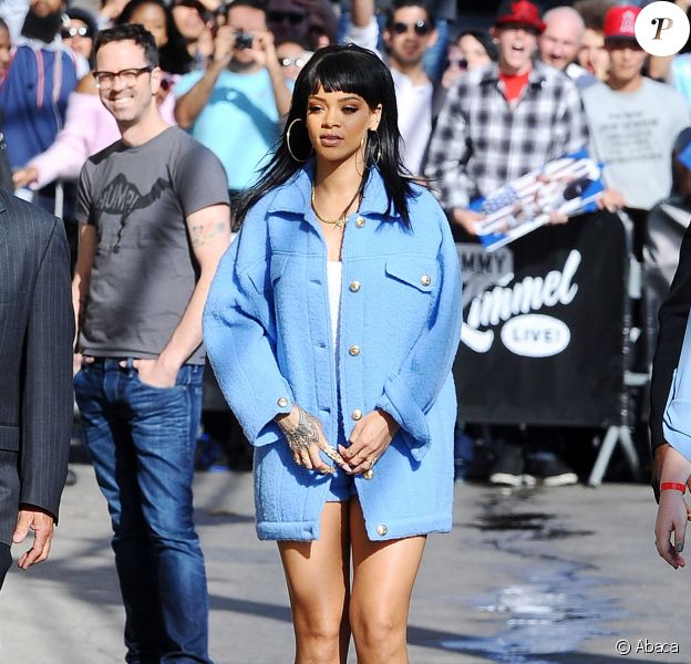 Tenue bleue signée Dior, pour aller au Jimmy Kimmel show le 2 avril 2015 à Hollywood, Los Angeles