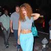 Rihanna en crop-top gris noué, et pantalon " culotte " turquoise de la marque Acne, avec un rouge à lèvres rose assortie à ses chaussures, à New York le 11 juillet 2015 pour aller au restaurant Da Silvano