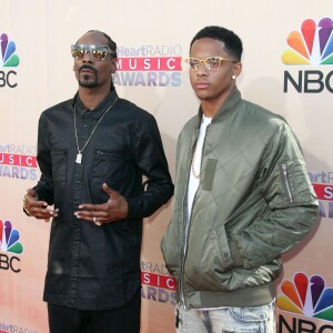 Snoop Dogg et son fils Cordell Broadus - Cérémonie des "iHeart Radio Awards" à Los Angeles, le 29 mars 2015.  