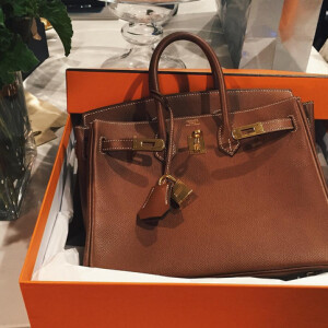 Kylie Jenner gâtée pour son anniversaire a reçu un sac Birkin de chez Hermès / août 2015