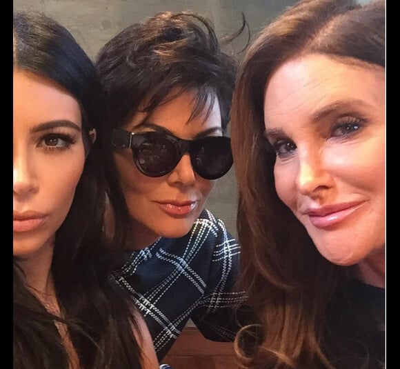 Kylie Jenner a réuni ses parents Caitlyn et Kris Jenner ainsi que sa soeur Kim Kardashian pour son anniversaire au restaurant Nobu à Malibu / août 2015