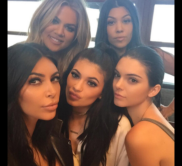 Kylie Jenner et ses soeurs Kim, Kourtney et Khloé Kardashian ainsi que Kendall Jenner pour son anniversaire au restaurant Nobu à Malibu / août 2015