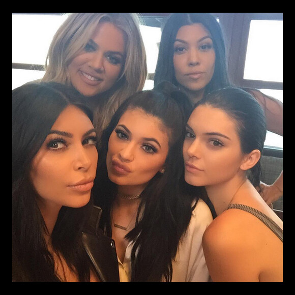 Kylie Jenner et ses soeurs Kim, Kourtney et Khloé Kardashian ainsi que Kendall Jenner pour son anniversaire au restaurant Nobu à Malibu / août 2015