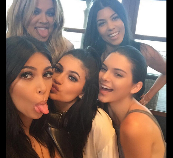Kylie Jenner et ses soeurs Kim, Kourtney et Khloé Kardashian ainsi que Kendall Jenner pour son anniversaire au restaurant Nobu à Malibu / aout 2015