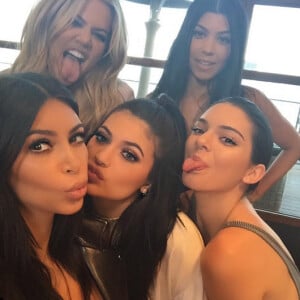 Kylie Jenner et ses soeurs Kim, Kourtney et Khloé Kardashian ainsi que Kendall Jenner pour son anniversaire au restaurant Nobu à Malibu / aout 2015