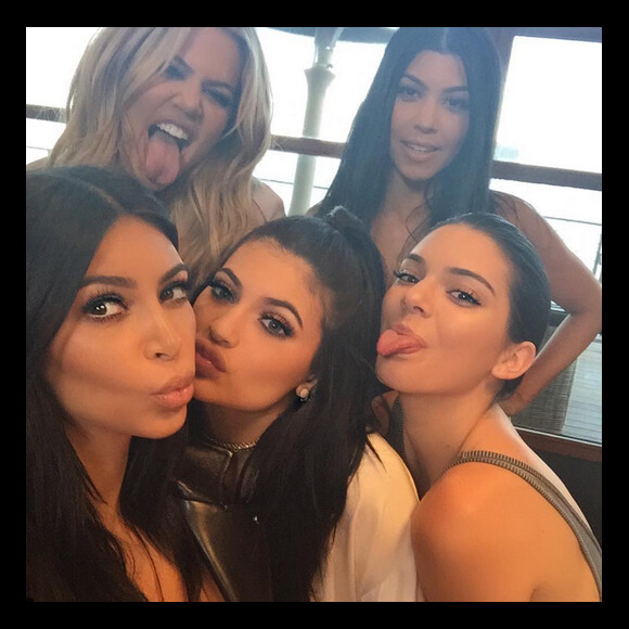 Kylie Jenner et ses soeurs Kim, Kourtney et Khloé Kardashian ainsi que Kendall Jenner pour son anniversaire au restaurant Nobu à Malibu / aout 2015