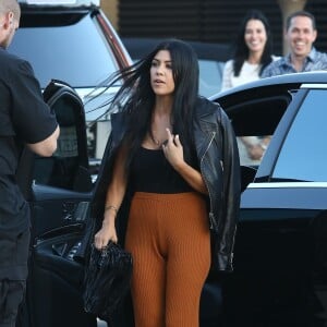 Kourtney Kardashian arrive au restaurant Nobu pour les 18 ans de Kylie Jenner en famille, Malibu, Los Angeles, le 7 aout 2015