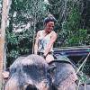 Capucine Anav critiquée à cause d'une balade à dos d'éléphant en Thaïlande, le 7 août 2015.