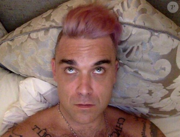 Robbie Williams et ses cheveux roses sur Twitter, le 19 février 2015