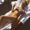 Perrie Edwards trop sexy en bikini / photo postée sur Instagram au mois d'août 2015