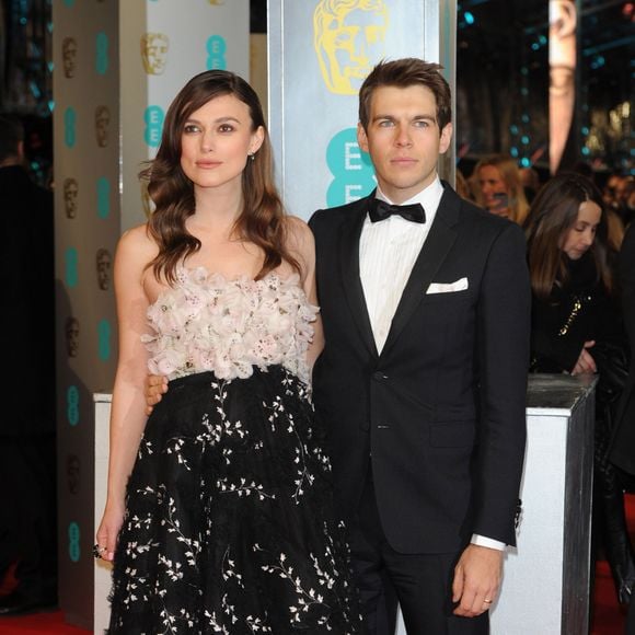 Keira Knightley (enceinte) et son mari James Righton - Arrivée des people à la cérémonie des British Academy Film Awards 2015 au Royal Opera House à Londres le 8 février 2015