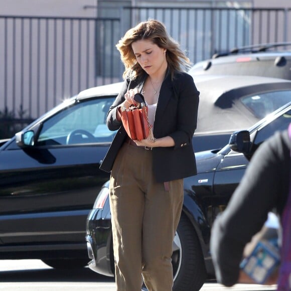 Sophia Bush se promène à Los Angeles, le 13 février 2015.  