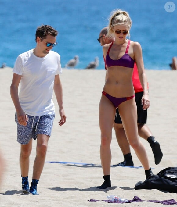 Exclusif - Matthew Bellamy et sa petite-amie Elle : Le couple in love à Malibu, le 2 août 2015.