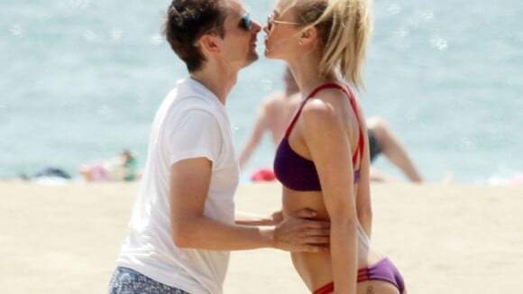 Matthew Bellamy : Amoureux fou d'Elle Evans, torride en bikini, à Malibu