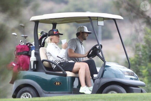 Exclusif - Jennie Garth et son nouveau mari Dave Abrams se sont offerts une partie de golf, à Toluca Lake, le 6 août 2015.