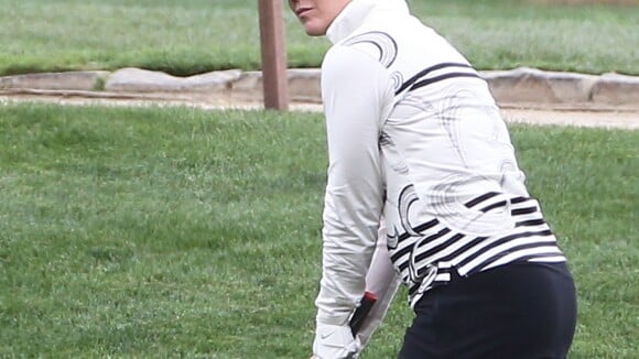 Jennie Garth : Partie de golf avec son nouveau mari, elle se donne à fond !