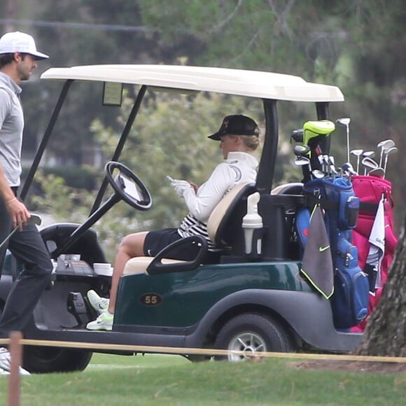 Exclusif - Jennie Garth et son nouveau mari Dave Abrams se sont offerts une partie de golf, à Toluca Lake, le 6 août 2015.