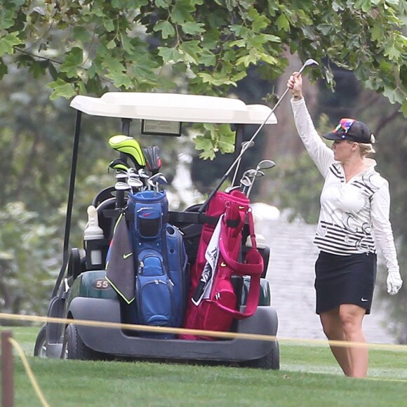 Exclusif - L'actrice Jennie Garth et son nouveau mari Dave Abrams se sont offerts une partie de golf, à Toluca Lake, le 6 août 2015.