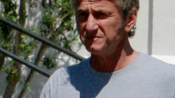 Sean Penn : En manque de Charlize Theron, il porte son fils Jackson en T-shirt !