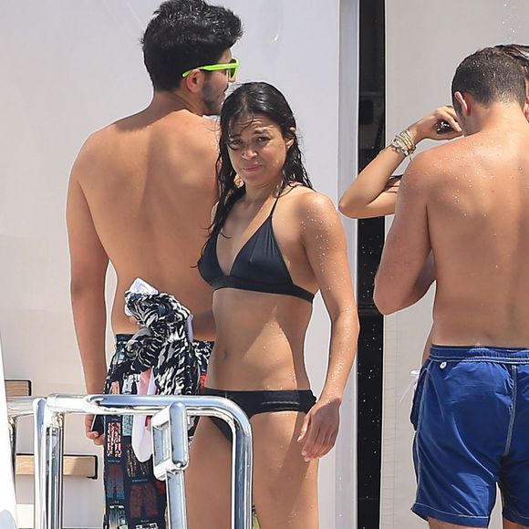 Exclusif - Michelle Rodriguez en vacances avec Mohammed Al Turki et d'autres amis à Formentera, le 9 août 2015.