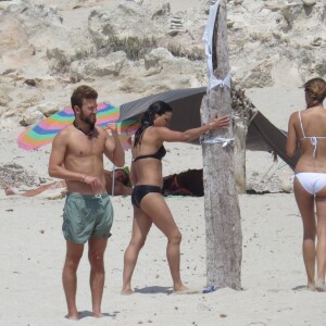 Exclusif - Michelle Rodriguez en vacances avec Mohammed Al Turki et d'autres amis à Formentera, le 9 août 2015.