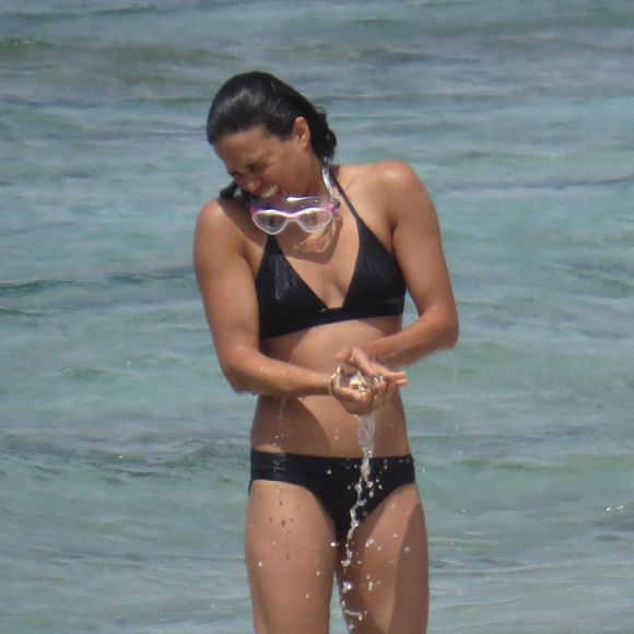Exclusif - Michelle Rodriguez en vacances avec Mohammed Al Turki et d'autres amis à Formentera, le 9 août 2015.
