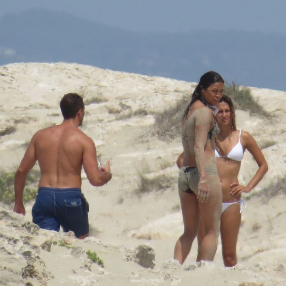 Exclusif - Michelle Rodriguez en vacances avec Mohammed Al Turki et d'autres amis à Formentera, le 9 août 2015.