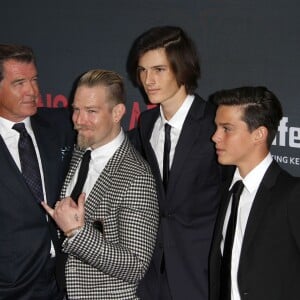 Pierce Brosnan et ses fils Sean, Dylan et Paris Brosnan - Avant-première du film "No Escape" à Los Angeles, le 17 août 2015.