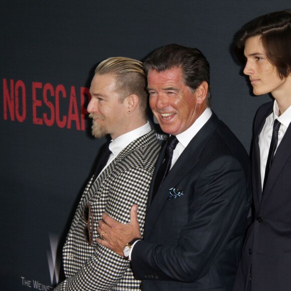Pierce Brosnan et ses fils Sean, Dylan et Paris Brosnan - Avant-première du film "No Escape" à Los Angeles, le 17 août 2015.